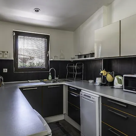 Golf Apartment *