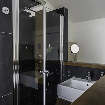 Golf Apartment *