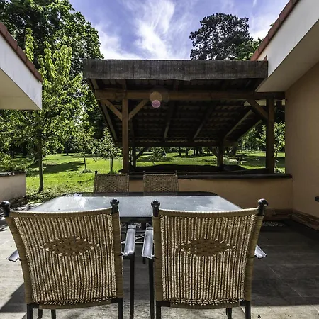 Golf Apartment *