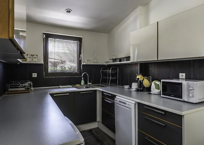 Golf Apartment *