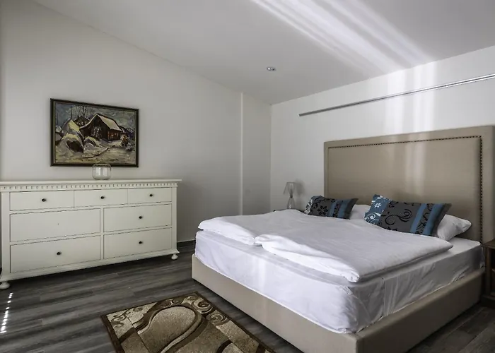 Golf Apartment *